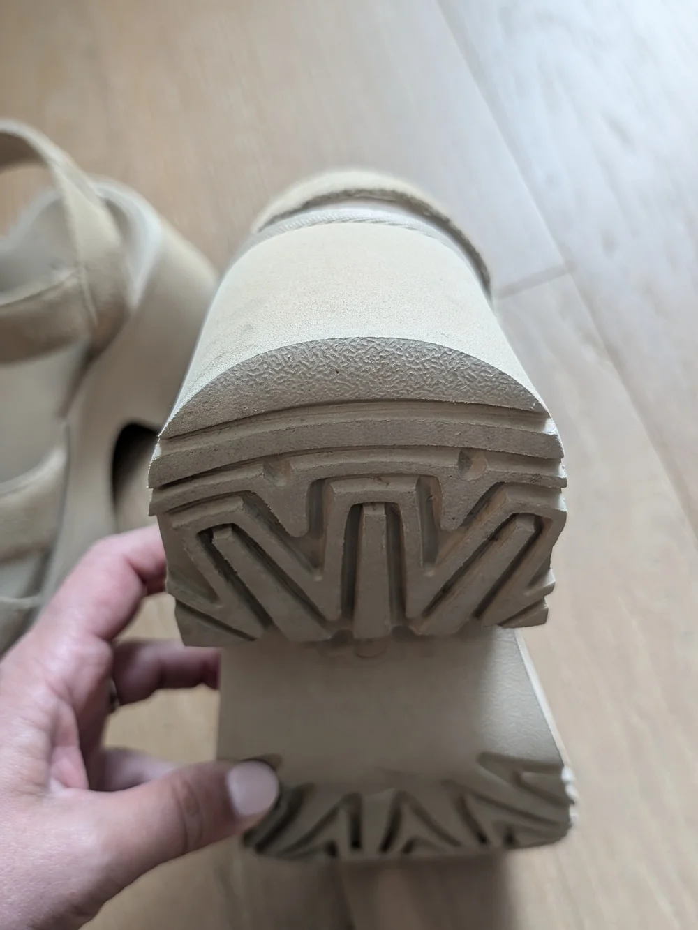 UGG Women’s Tan Suede Platform Sandals - Picture 4 of 13